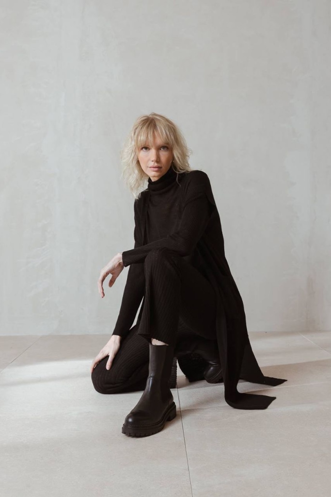 indi cold - Vesta vlnená pletená rebrovaná Negro - negro indi cold - Vesta vlnená pletená rebrovaná Negro - negro