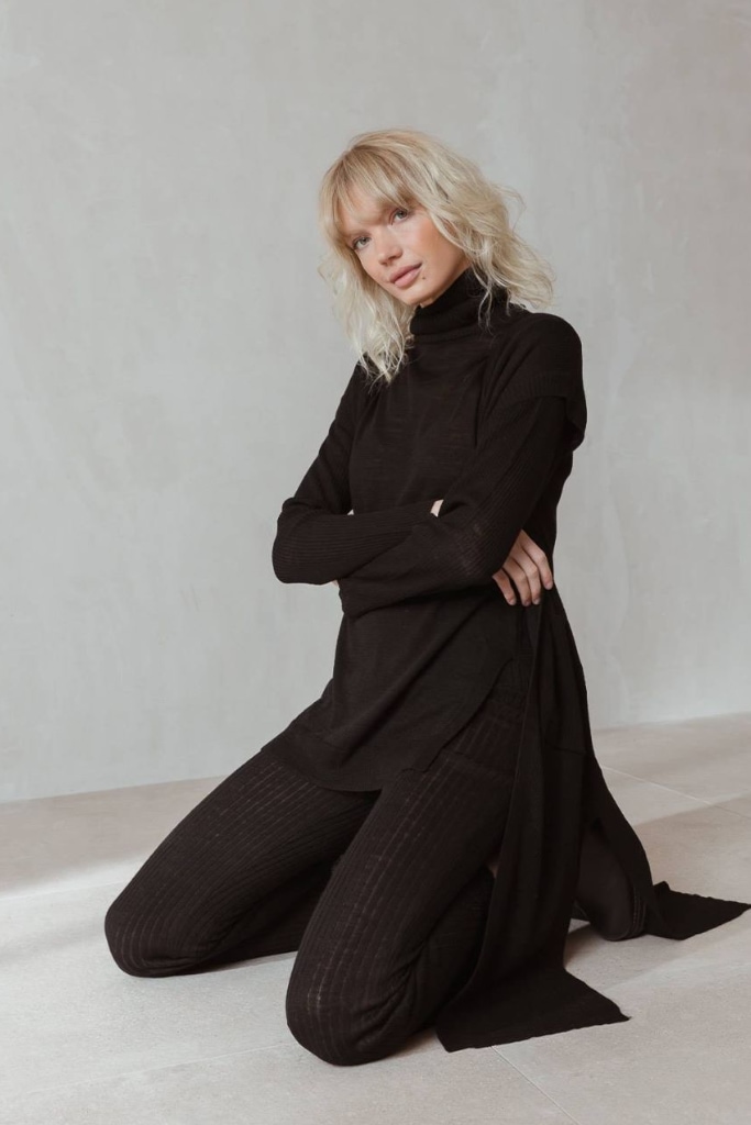 indi cold - Vesta vlnená pletená rebrovaná Negro - negro indi cold - Vesta vlnená pletená rebrovaná Negro - negro